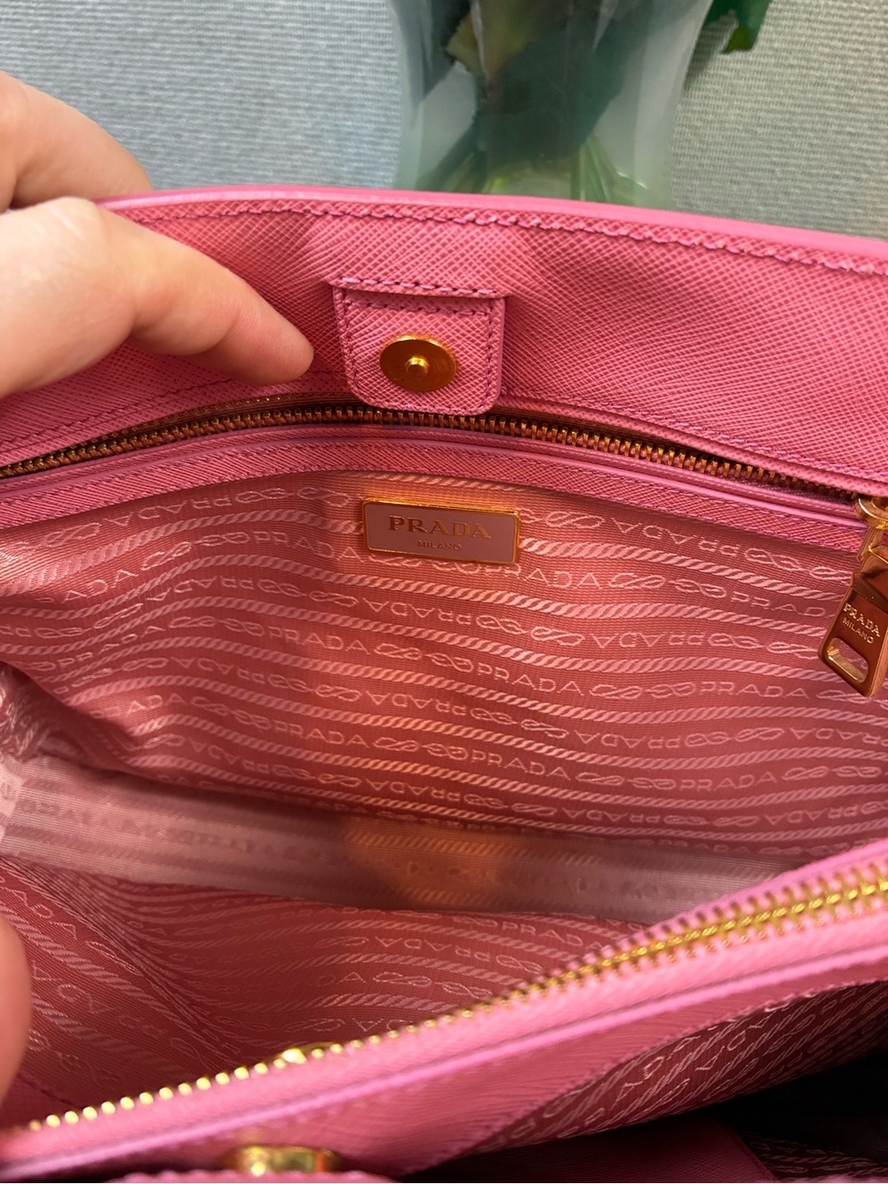 Prada Light Pink Saffiano Leather Galleria Tote - Pristine Pre-Loved Condition - Picture 10 of 15